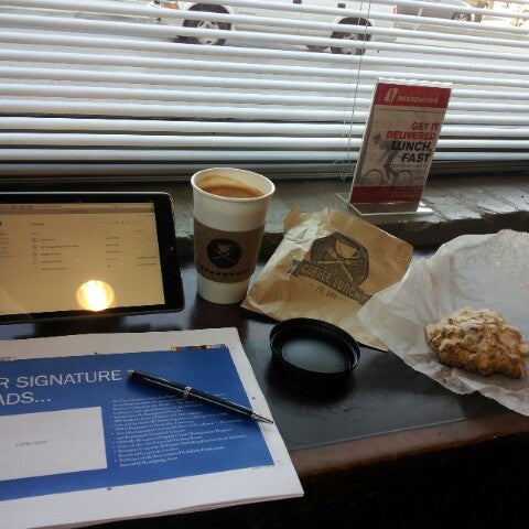 รูปภาพถ่ายที่ Coffee, Lunch. โดย Juandale เมื่อ 12/18/2013