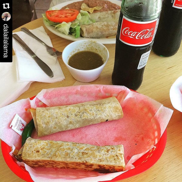 Foto tirada no(a) Burritos La Palma por msrenlau em 8/24/2015