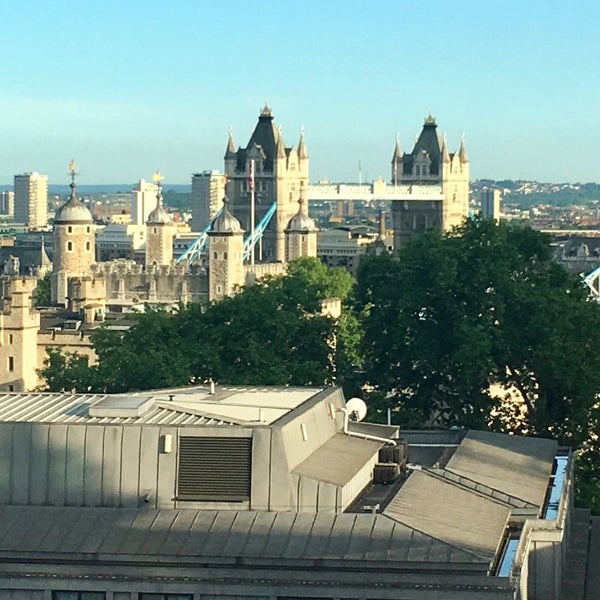 Photo taken at DoubleTree by Hilton Hotel London - Tower of London by Marc on 5/27/2018