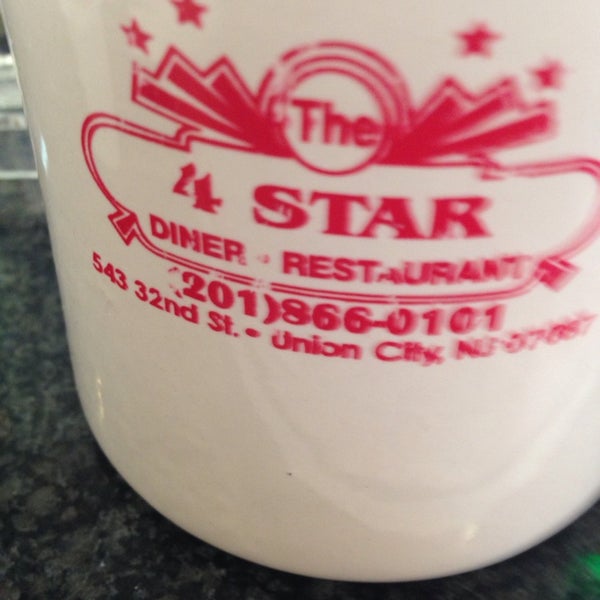 Foto tirada no(a) Four Star Diner Union City por Ben O. em 7/1/2014