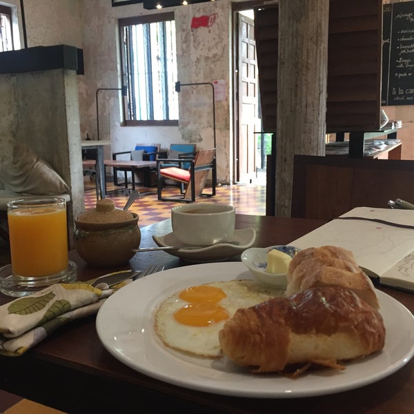 Good breakfast (6 dollar) with baguette, coffee/tea and juice and 3 different dishes to choose from such as croissant, two eggs, chicken noodle, fresh fruit, ...