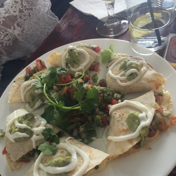 These cheese and tomato quesidillas were super tasty and filling for only 60 bux #mexican #vegetarian
