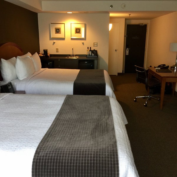 Foto tomada en Cambridge Suites Hotel Halifax  por Léon v. el 9/6/2017