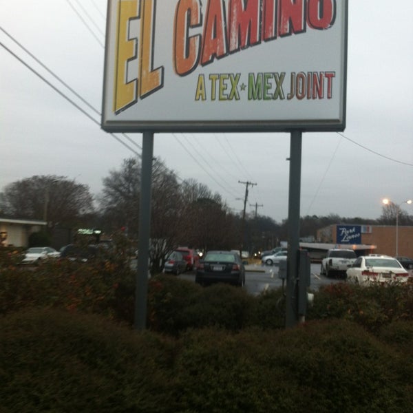 รูปภาพถ่ายที่ El Camino โดย Natalie S. เมื่อ 12/18/2012