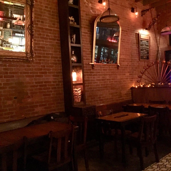 1/21/2018 tarihinde Kathy K.ziyaretçi tarafından The Beast Next Door Cafe &amp; Bar'de çekilen fotoğraf