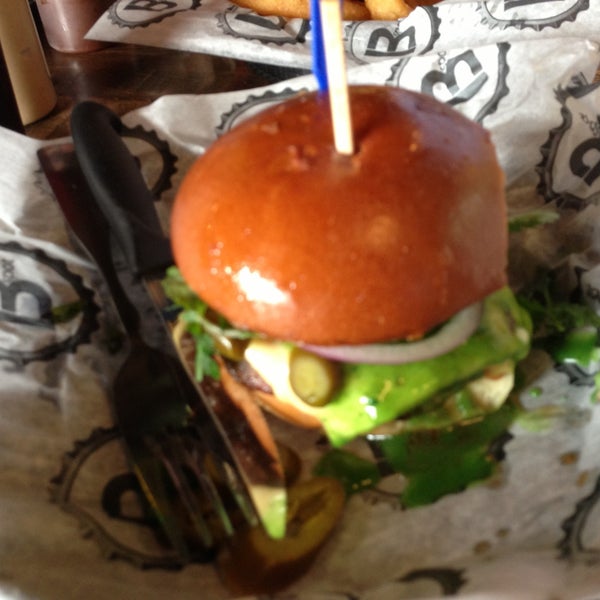 5/8/2013にRony D.がB Spot Burgersで撮った写真