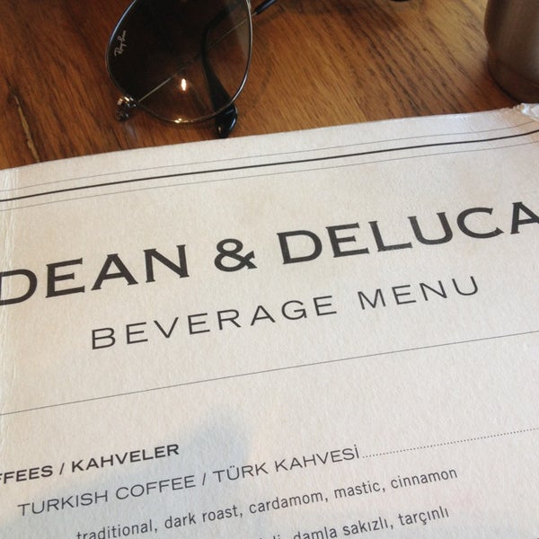 รูปภาพถ่ายที่ Dean &amp; Deluca โดย Utku I. เมื่อ 7/26/2013