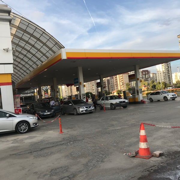 Photo taken at Shell by Osman D. on 9/30/2018