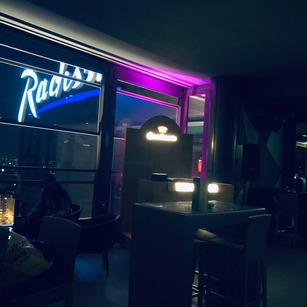Foto tirada no(a) Radisson Blu Hotel, Roof Lounge por Osman D. em 4/19/2024