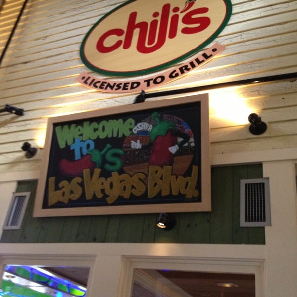 Photo taken at Chili&#39;s Grill &amp; Bar by Mickael J. on 12/23/2012