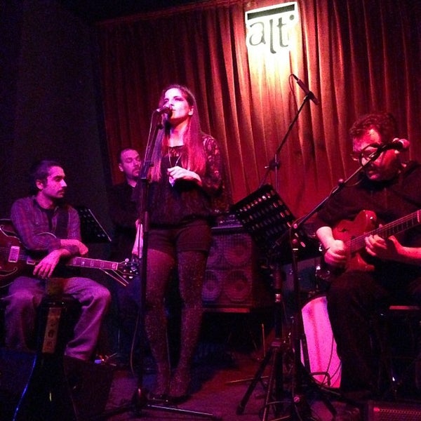 Photo taken at Alt. by Ahmet S. on 1/25/2013
