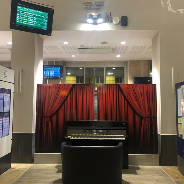 Photo taken at Gare SNCF d&#39;Avignon-Centre by Mi Ran S. on 3/27/2019