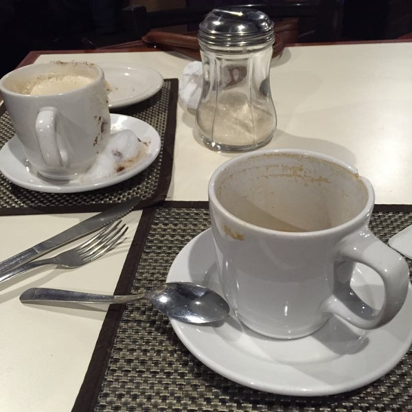 10/17/2015에 Javier R.님이 Café Con Leche Sucursal 5 De Febrero에서 찍은 사진