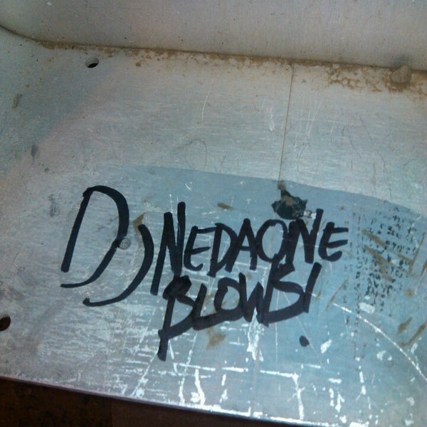 гора битого стекла. Broken 11. разбитый айфон xs max. Broken 11. Broken 11.