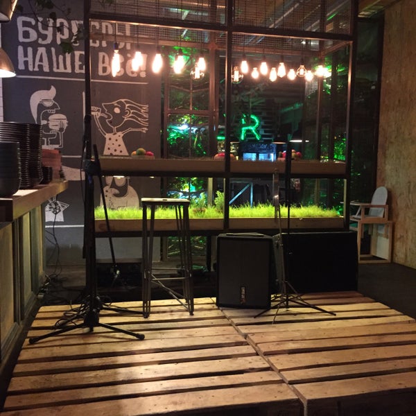 Foto tirada no(a) Lumber Gastro Bar por Yuliya S. em 10/16/2015