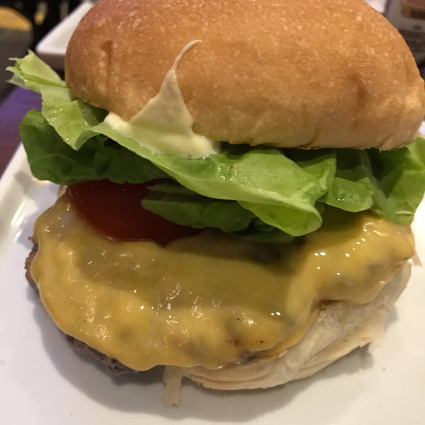 9/22/2017 tarihinde Seiji T.ziyaretçi tarafından Paulista Burger'de çekilen fotoğraf