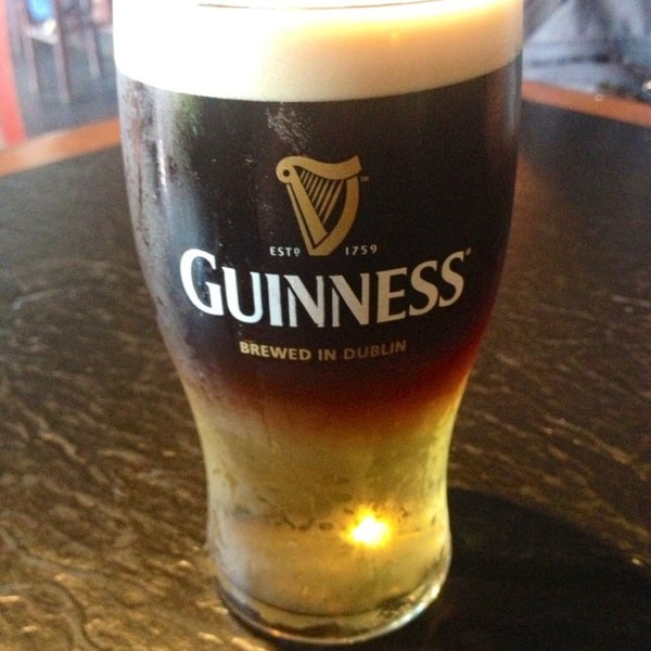 Снимок сделан в Shenanigans Irish Pub &amp; Grille пользователем Ray L. 6/24/2013