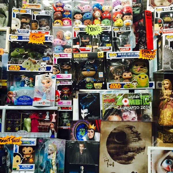 Foto scattata a Frank &amp; Son Collectible Show da Ray L. il 11/14/2015