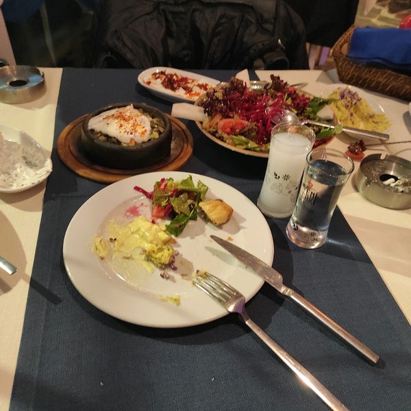 Das Foto wurde bei Kalikratya Balık Restaurant von Ramiz S. am 1/7/2022 aufgenommen