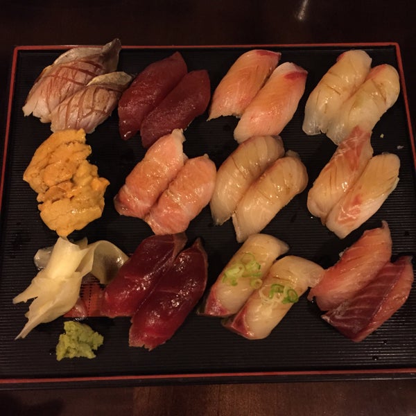 Foto diambil di Sushi Capitol oleh Flavia F. pada 7/18/2015