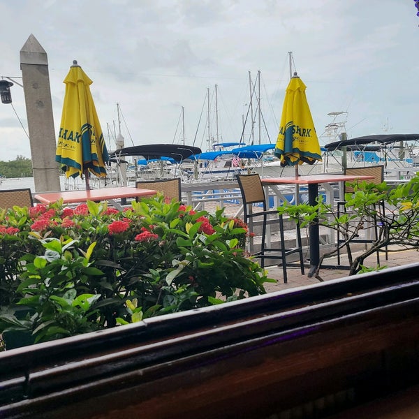 Снимок сделан в Parrot Key Caribbean Grill пользователем Alyssa B. 6/15/2021