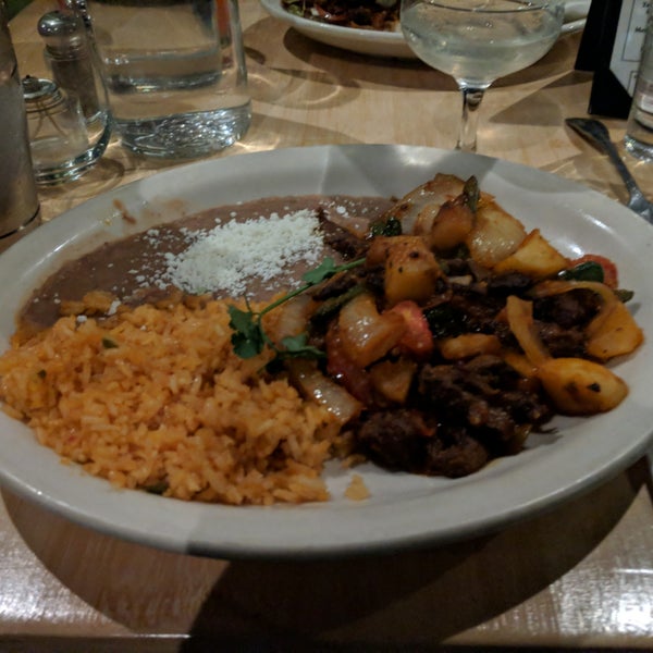 Foto diambil di Fogón Cocina Mexicana oleh Paranjay S. pada 1/5/2019