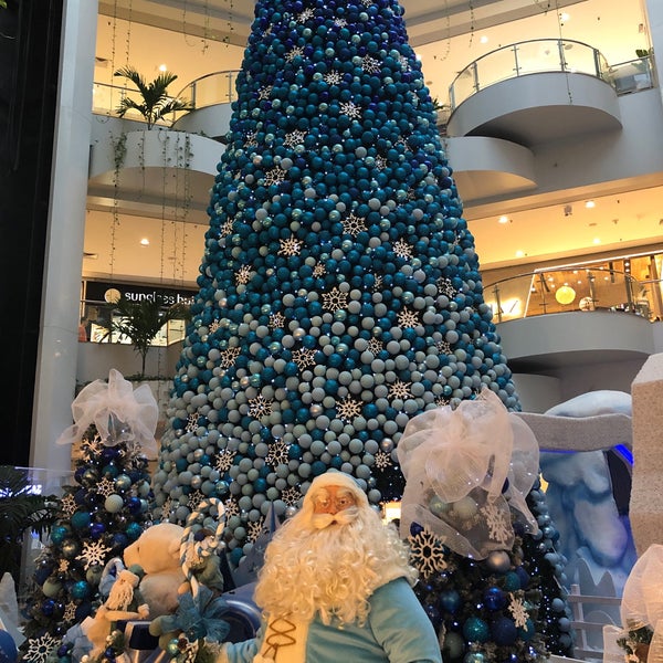 Photo taken at Shopping Barra by João K. on 12/24/2018