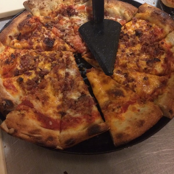 8/18/2014 tarihinde Stephen G.ziyaretçi tarafından Partner&#39;s II Pizza'de çekilen fotoğraf