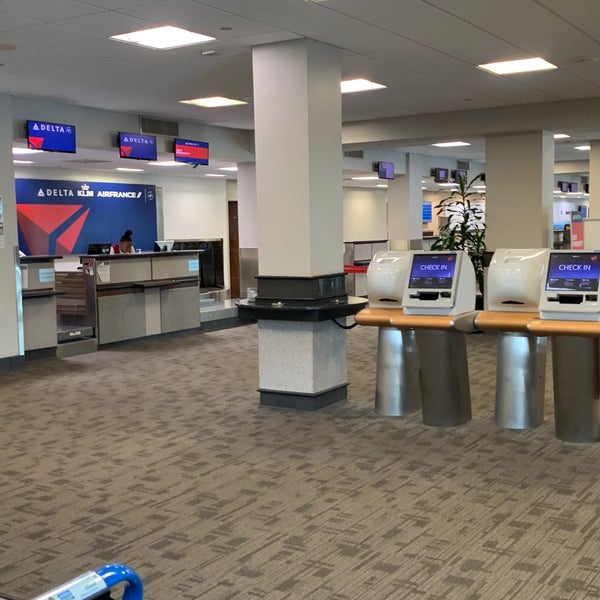 Delta Airlines Kiosk Airport