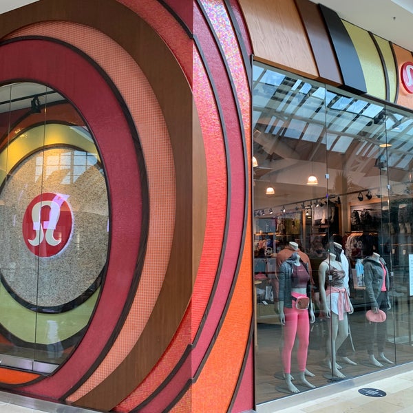 lululemon athletica - Clothing Store in Millenia