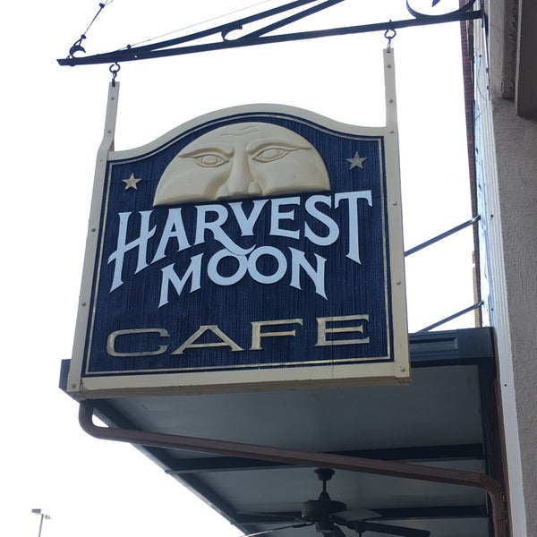 Foto tirada no(a) Harvest Moon Cafe por Stephen G. em 7/2/2017