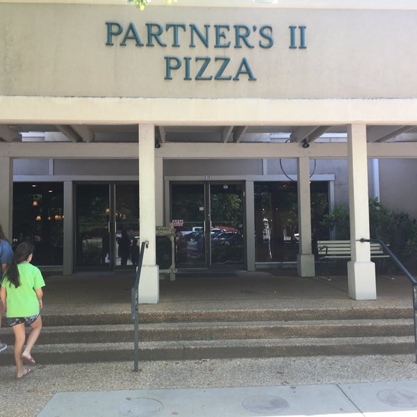 Foto tomada en Partner&#39;s II Pizza  por Stephen G. el 7/26/2018
