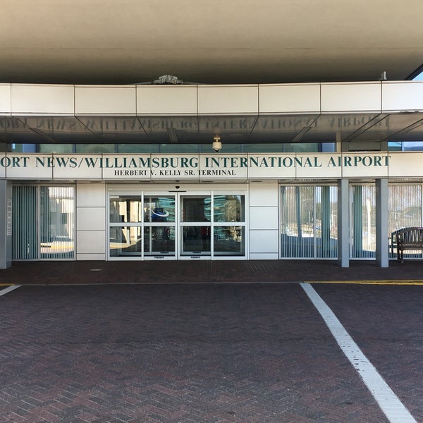Снимок сделан в Newport News/Williamsburg International Airport (PHF) пользователем Stephen G. 3/25/2018