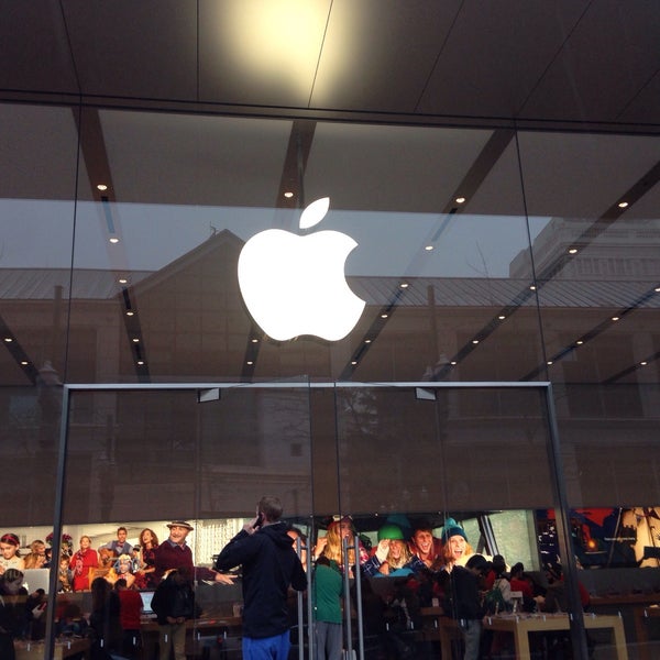 Apple Pioneer Place - Electronics Store in Portland