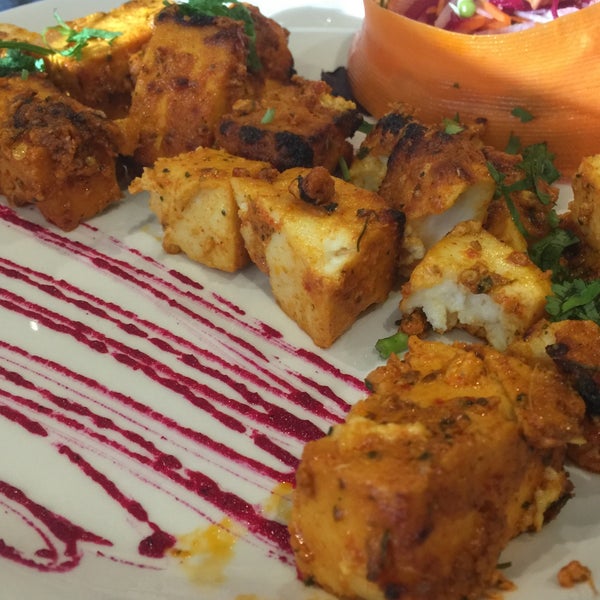 Снимок сделан в Spice Affair Beverly Hills Indian Restaurant пользователем Sandeep 4/20/2015