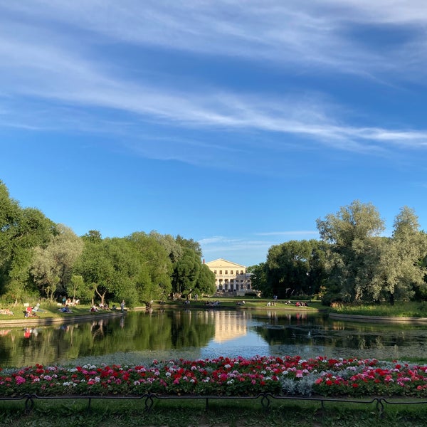 Foto diambil di Yusupov Garden oleh Ekaterina pada 7/2/2021