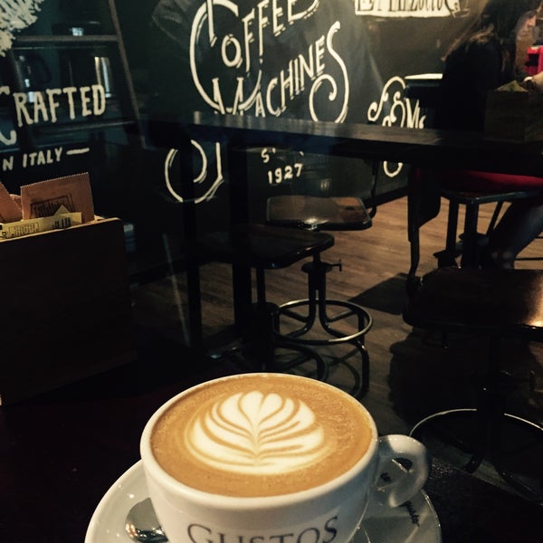 5/20/2016 tarihinde Pierina R.ziyaretçi tarafından Gustos Coffee Co.'de çekilen fotoğraf