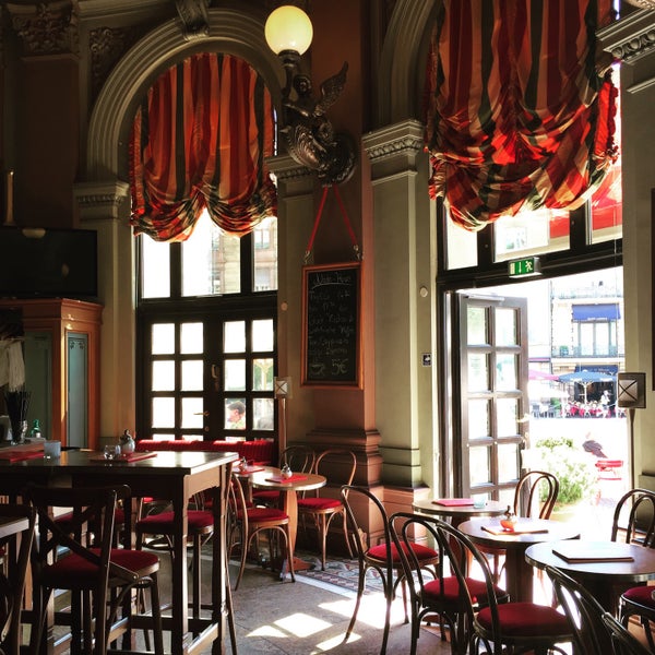 Photo taken at Restaurant Opéra by Jullia M. on 8/2/2015