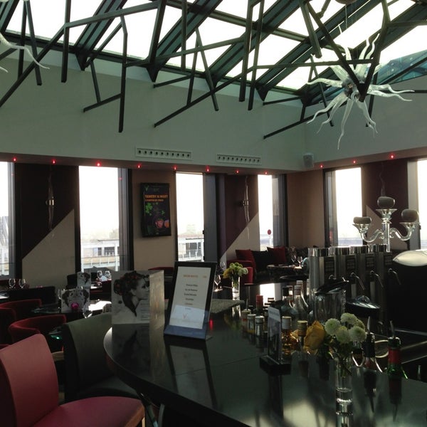 3/1/2013にFovmがVertigo Restaurant - Sky Barで撮った写真