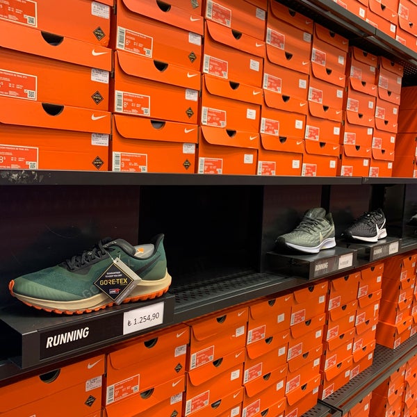 Nike Factory Store Antalya Antalya da foto raflar