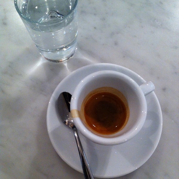 Foto tirada no(a) Zibetto Espresso Bar por Aristippos em 5/21/2015
