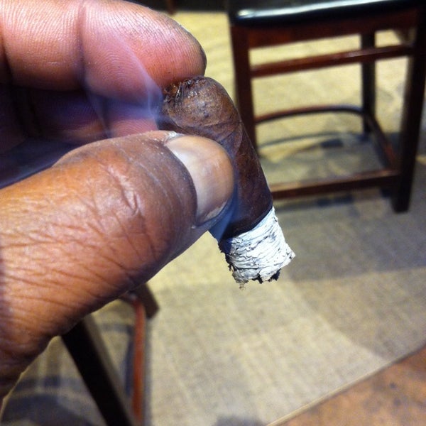 Photo taken at De La Concha Tobacconist by Aristippos on 12/18/2013