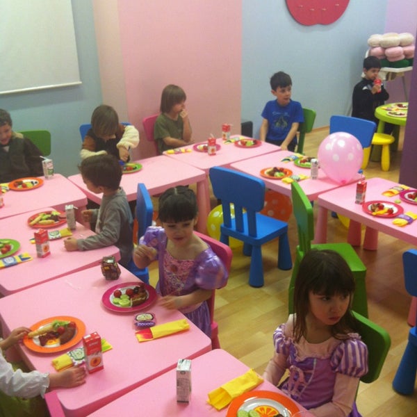 รูปภาพถ่ายที่ Play And Joy Parti Ve Oyun Evi โดย sebnem เมื่อ 2/23/2013