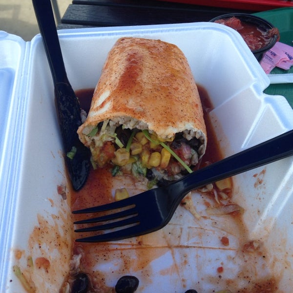 Foto tirada no(a) Go Burrito! por Oakstout em 5/27/2014