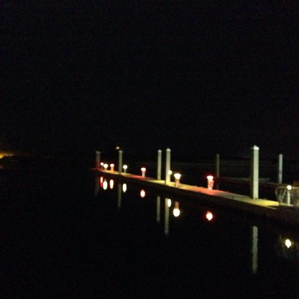 Das Foto wurde bei Redfish Willie&#39;s Waterfront Grill von Jen R. am 12/14/2013 aufgenommen