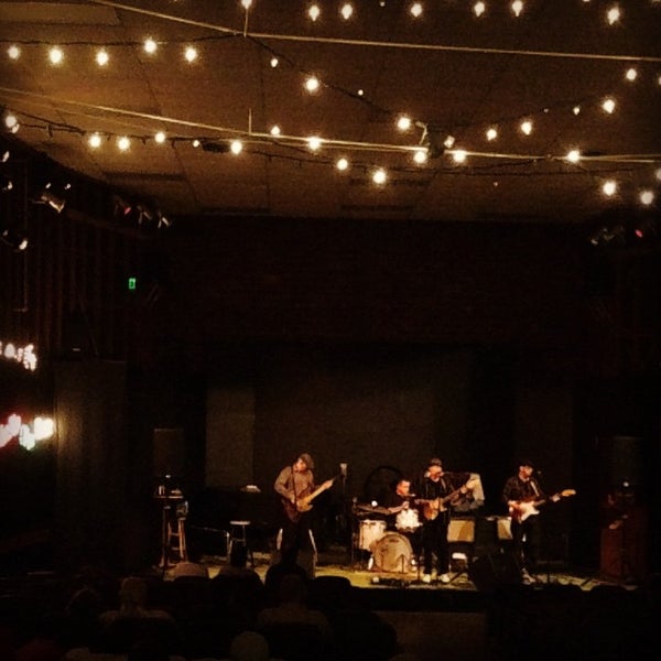 12/7/2014 tarihinde Jen R.ziyaretçi tarafından Rialto Theater'de çekilen fotoğraf