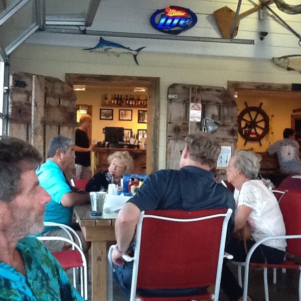 7/27/2013 tarihinde Jen R.ziyaretçi tarafından Redfish Willie&#39;s Waterfront Grill'de çekilen fotoğraf