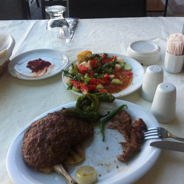 Photo taken at Dombili Köfte Yemek Kebab by Hüseyin Tolga T. on 8/6/2016