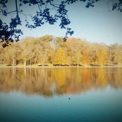 รูปภาพถ่ายที่ Shelby Bottoms Park &amp; Nature Center โดย Misty M. W. เมื่อ 11/1/2012