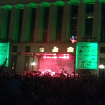 รูปภาพถ่ายที่ Live On The Green Music Festival โดย Misty M. W. เมื่อ 9/28/2012